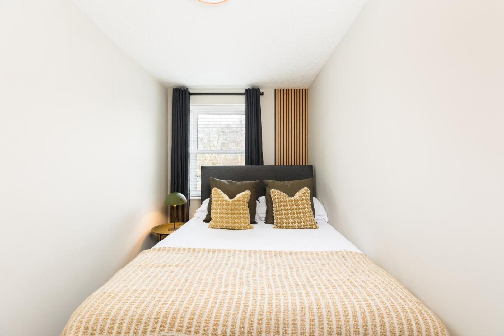 Modern 2-Bedroom Apartments With Free Parking In เลมิงตันสปา ภายนอก รูปภาพ