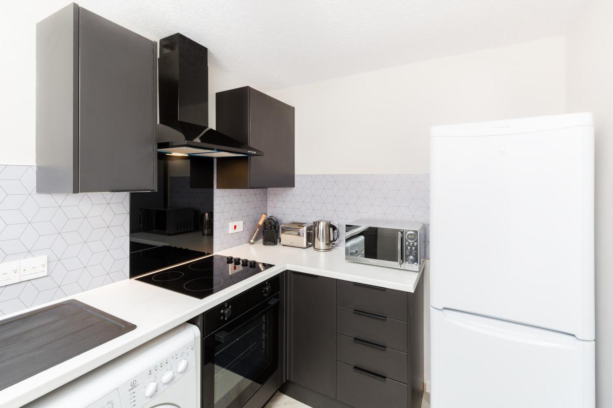 Modern 2-Bedroom Apartments With Free Parking In เลมิงตันสปา ภายนอก รูปภาพ