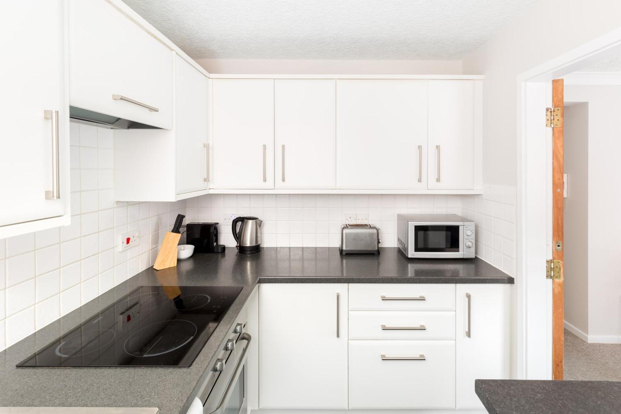 Modern 2-Bedroom Apartments With Free Parking In เลมิงตันสปา ภายนอก รูปภาพ
