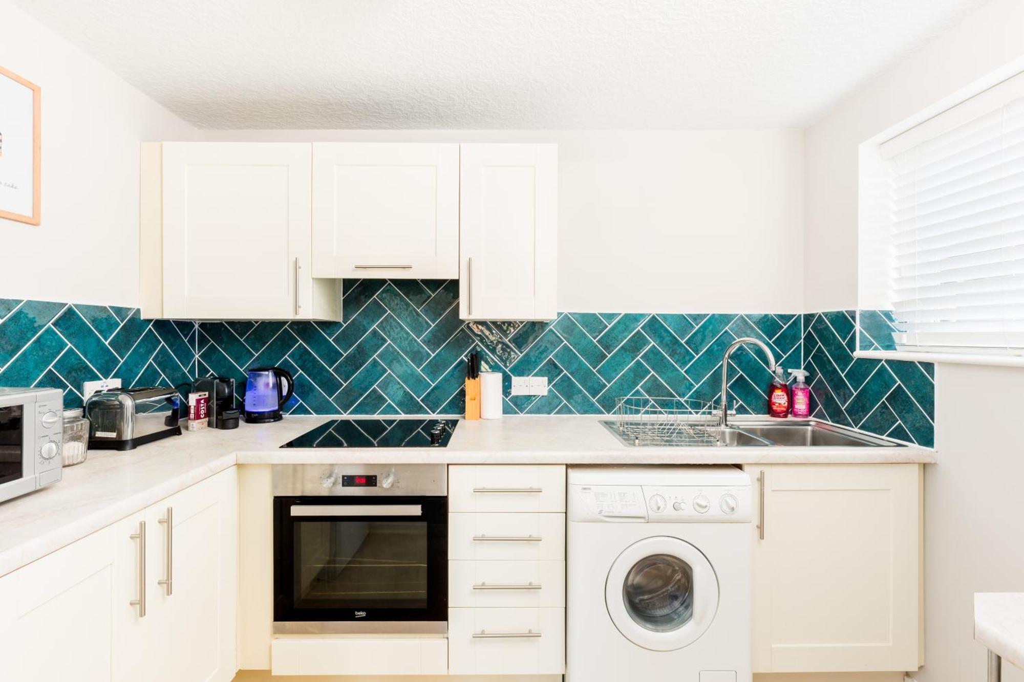 Modern 2-Bedroom Apartments With Free Parking In เลมิงตันสปา ภายนอก รูปภาพ
